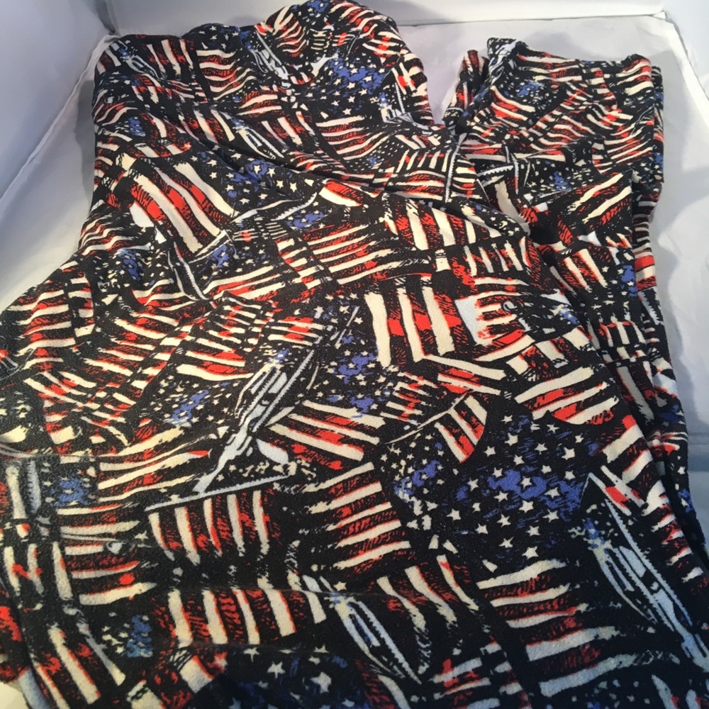 Leggings by LuLaRoe with red whit blue flags‎